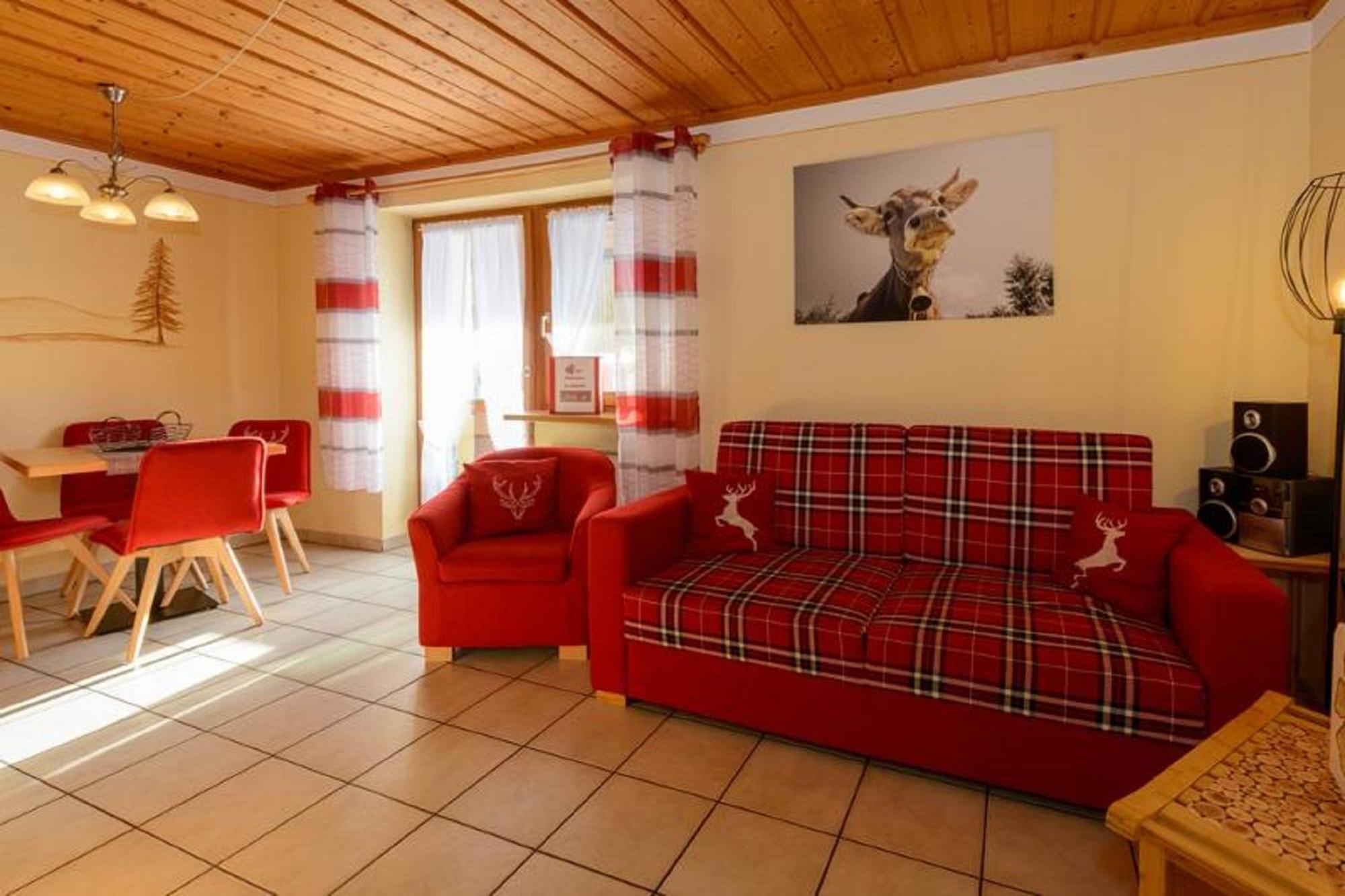 Two-Bedroom Apartment,1516608004:JPEG