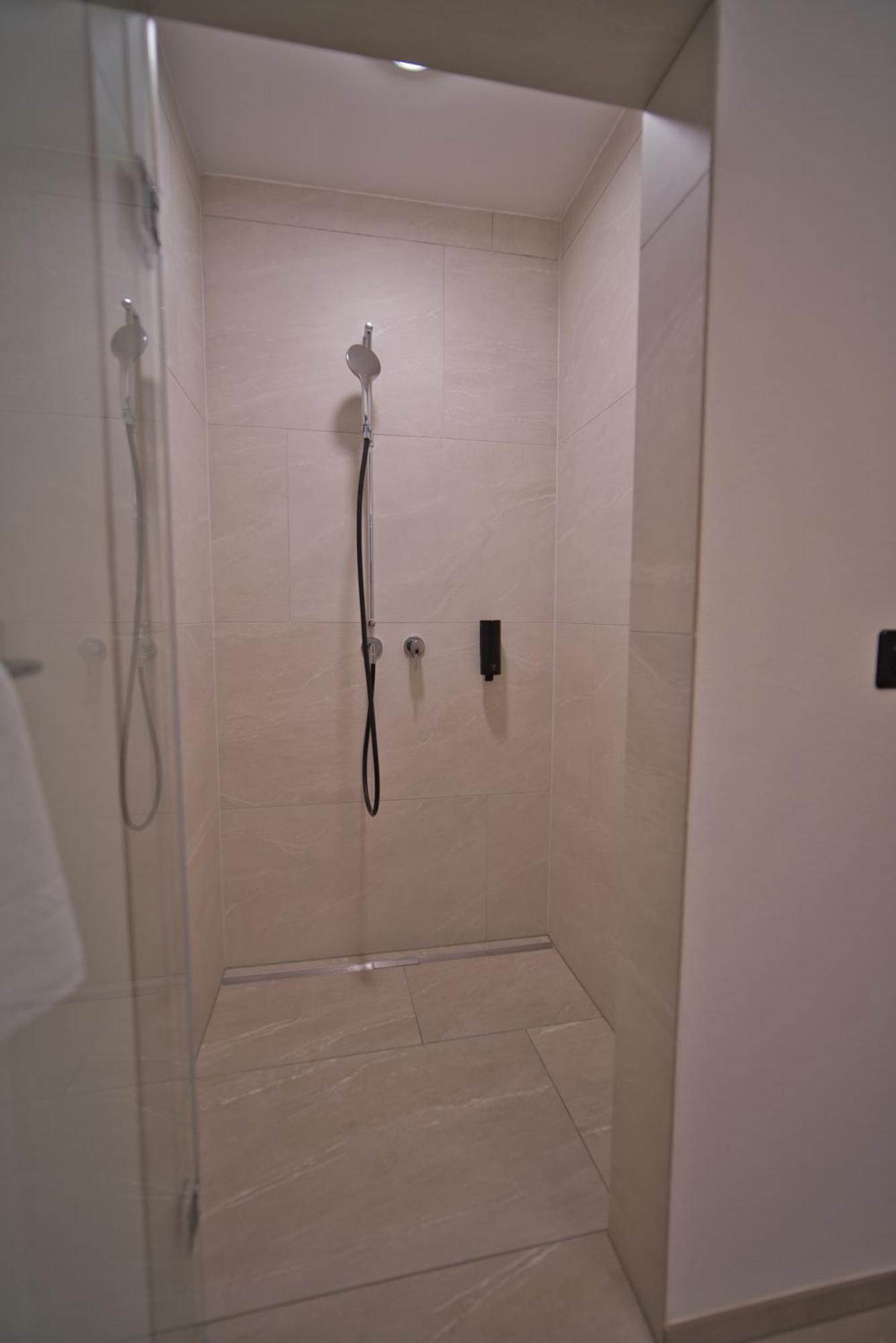 Double or Twin Room,1525256026:JPEG