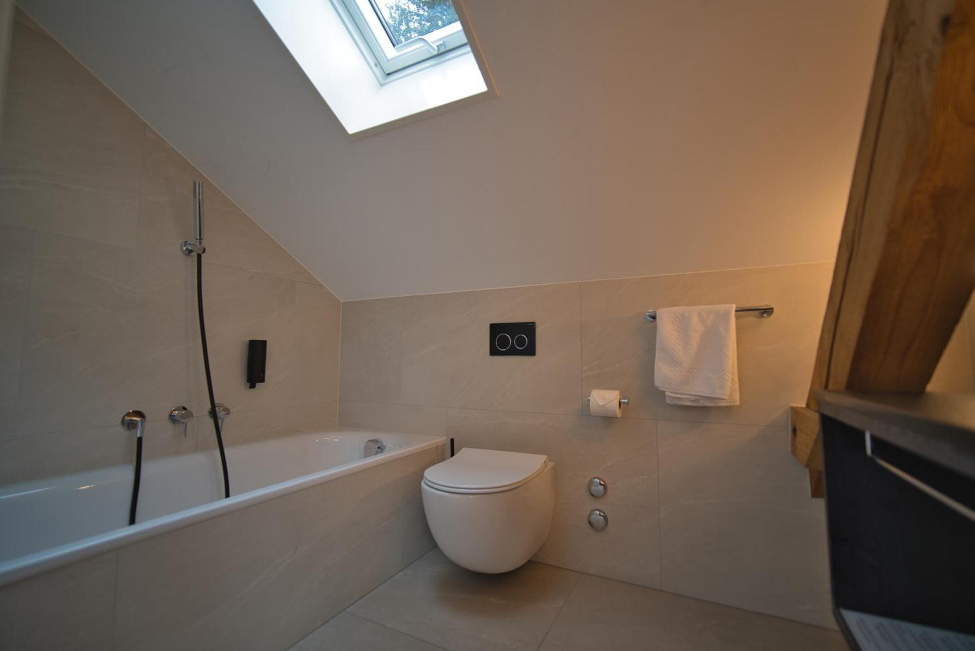 Studio small bathtub,1525259848:JPEG