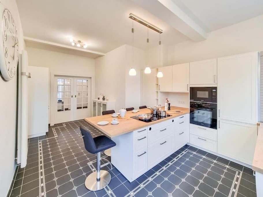 Five-Bedroom House,1529209663:JPEG
