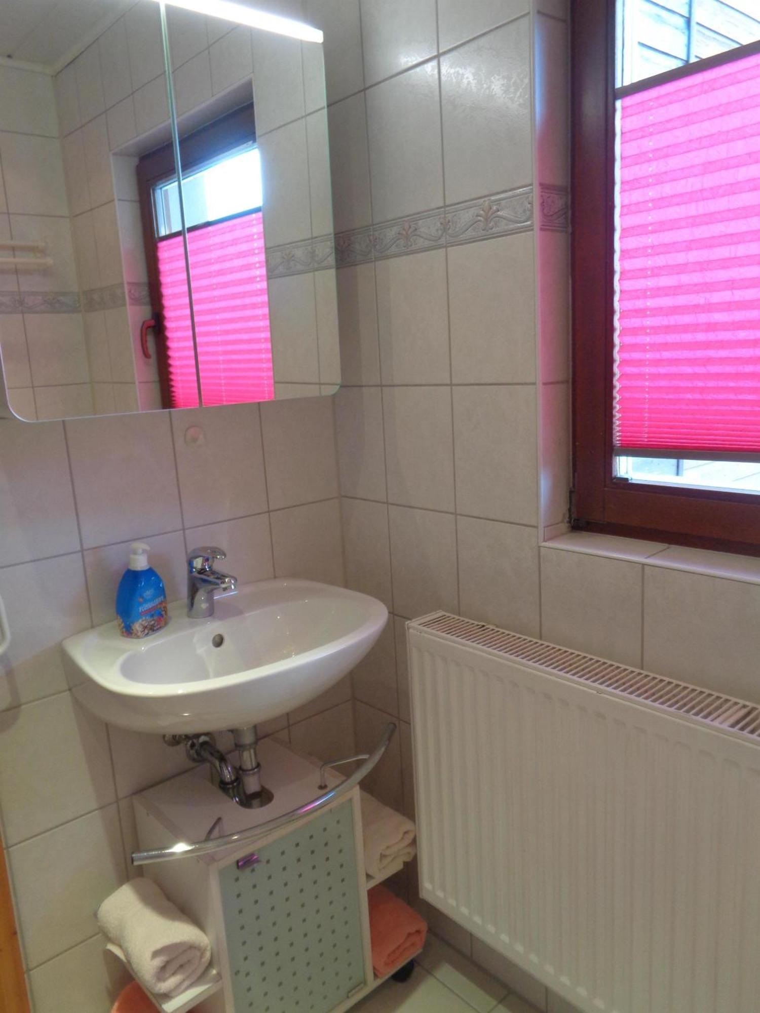 Three-Bedroom House,1529382745:JPEG