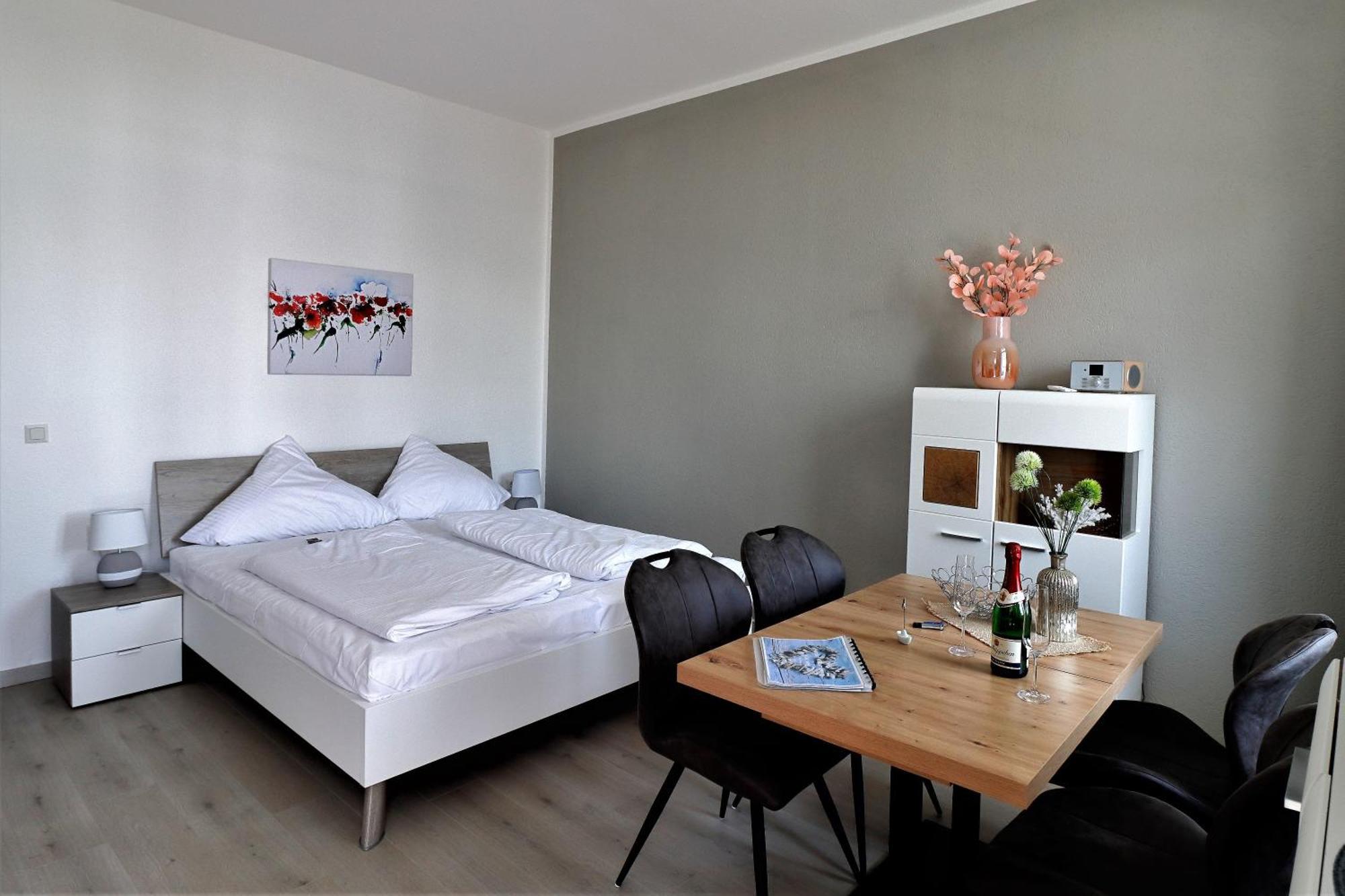 One-Bedroom Apartment,1532644918:JPEG