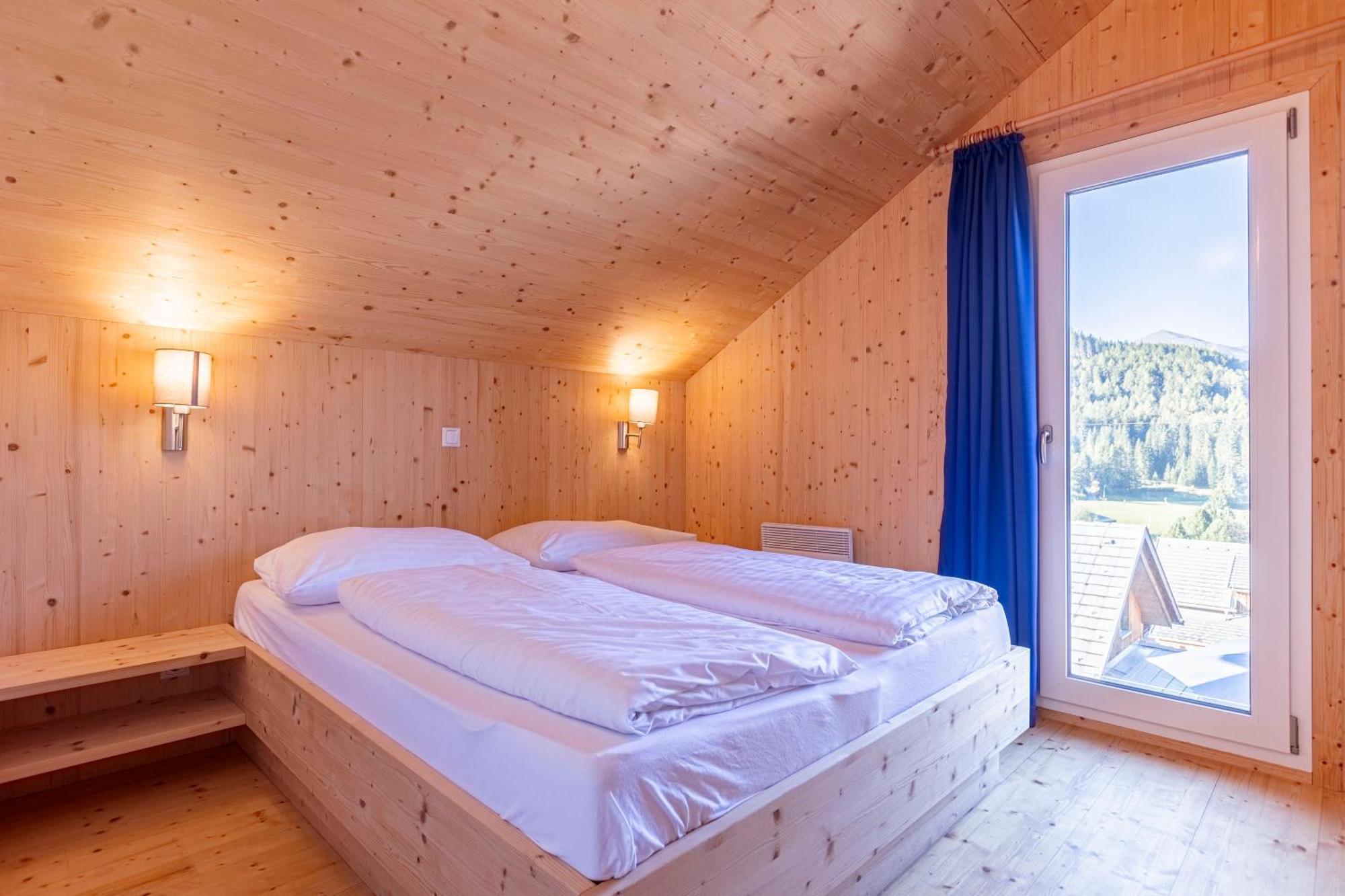 Superior-Chalet Nr. 57 mit Infrarotsauna und Whirlpool-Badewanne