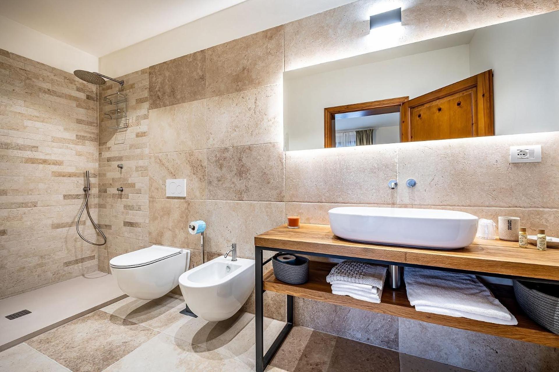 Large Double Room,1536539803:JPEG