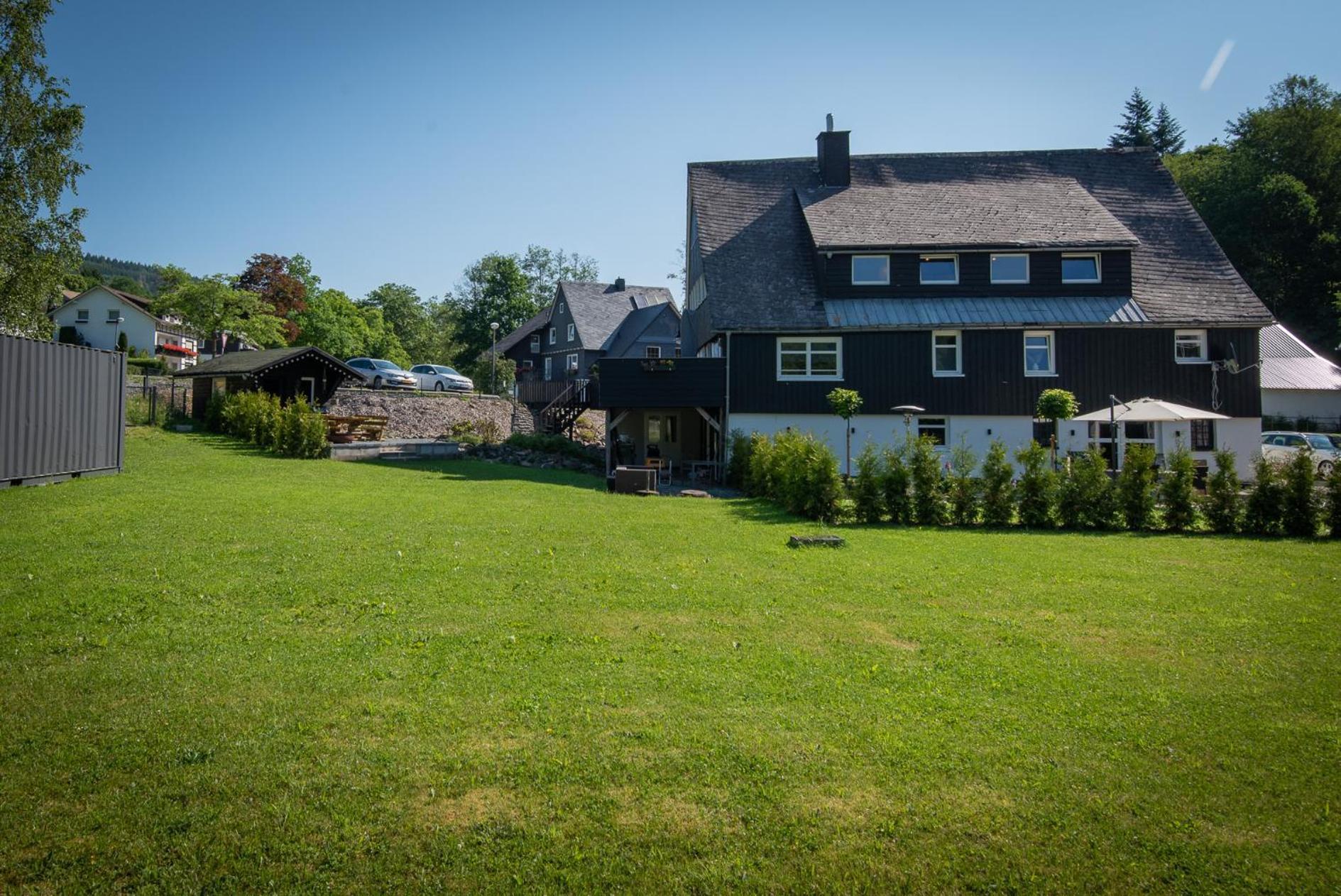 Five-Bedroom House,1546539910:JPEG