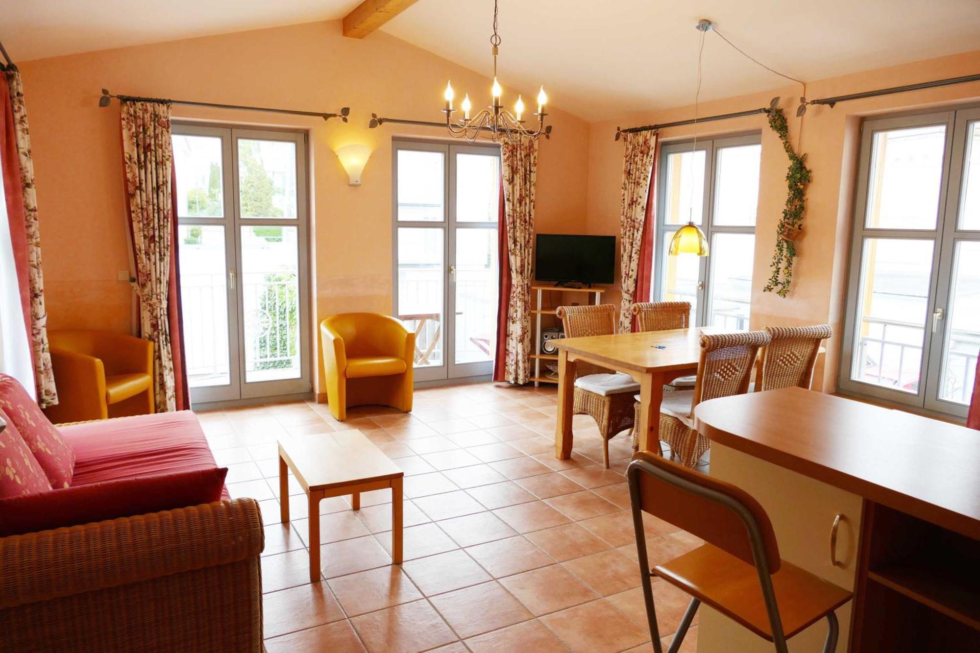 One-Bedroom Apartment Balcony,1552071103:JPEG