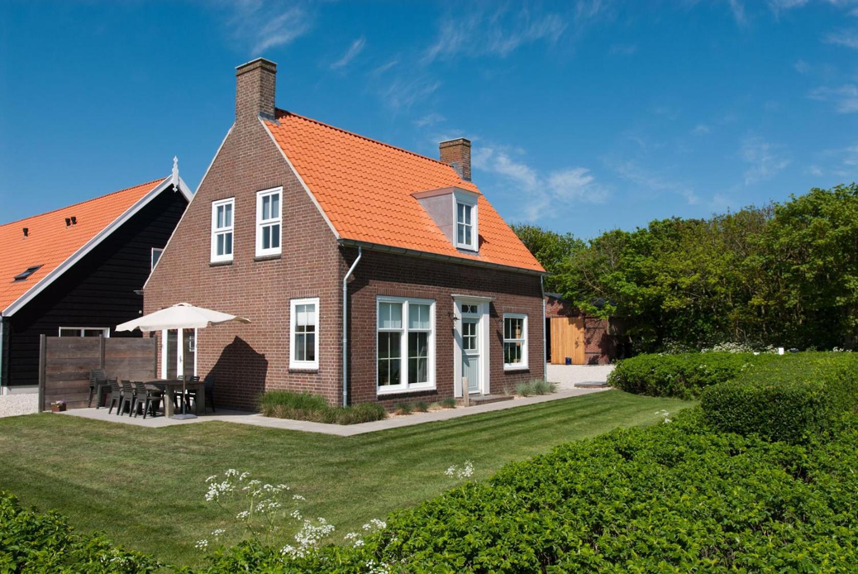 Four-Bedroom House,1559133262:JPEG
