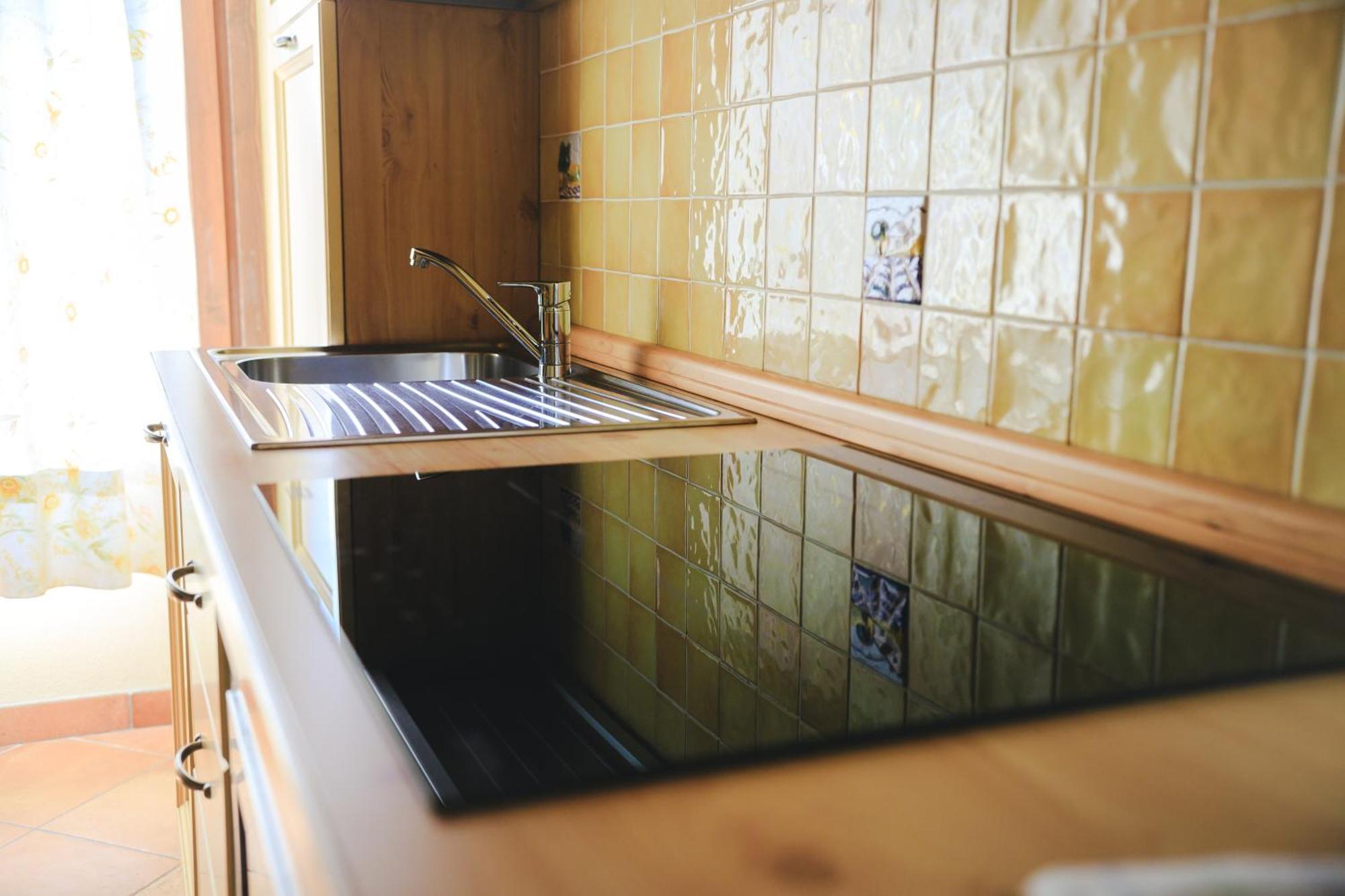 Classic One-Bedroom Apartment,1565570713:JPEG