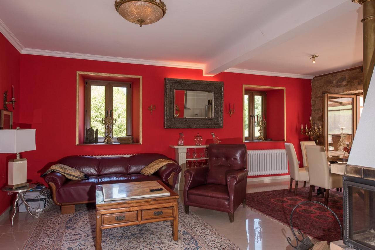 Three-Bedroom House,1574573288:JPEG