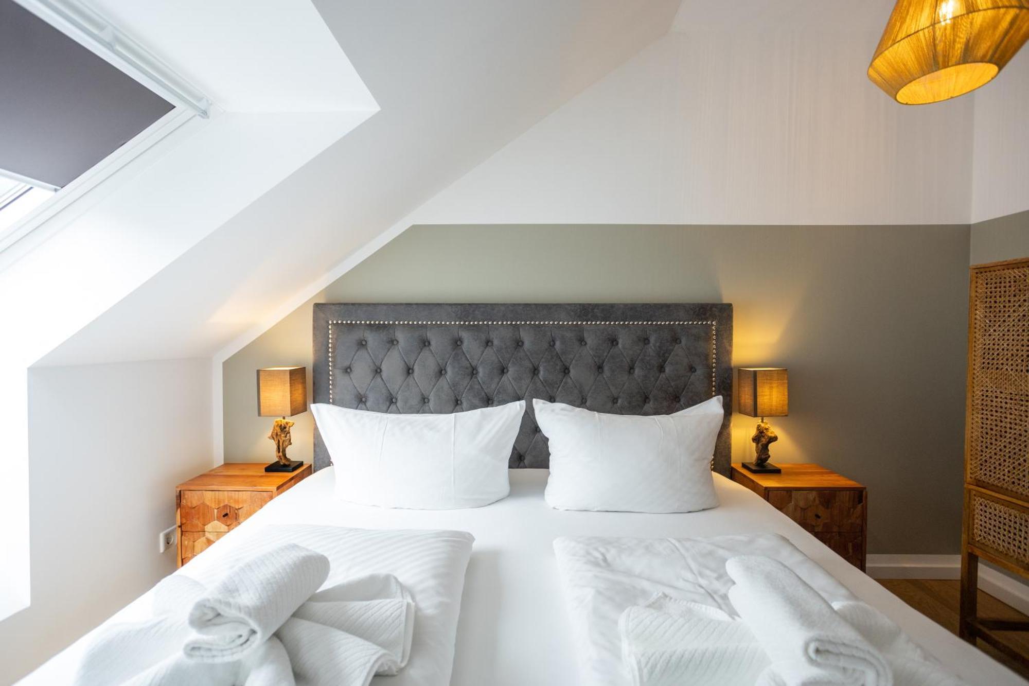 Holiday Home,1575008387:JPEG