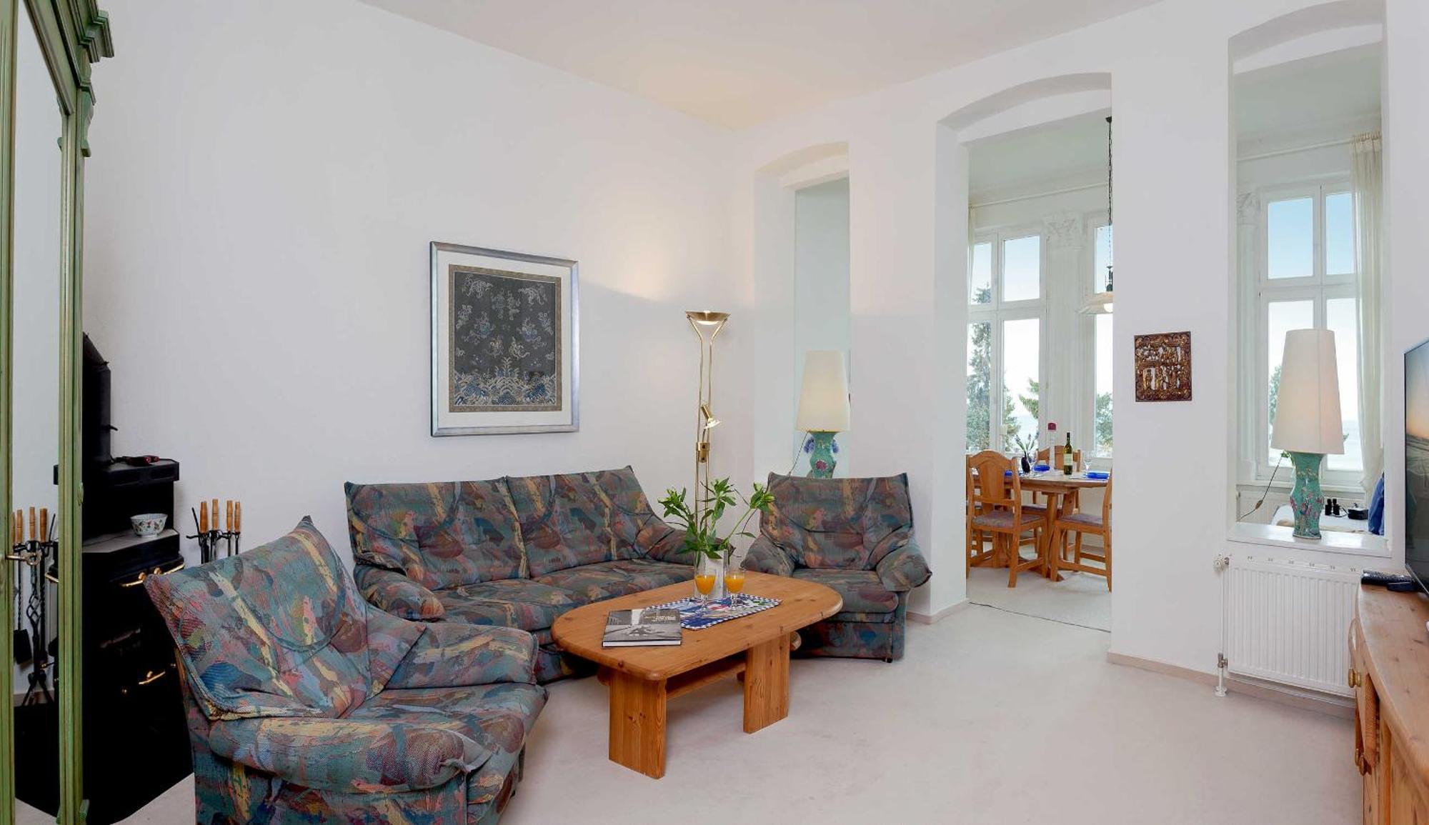 One-Bedroom Apartment,1578359195:JPEG