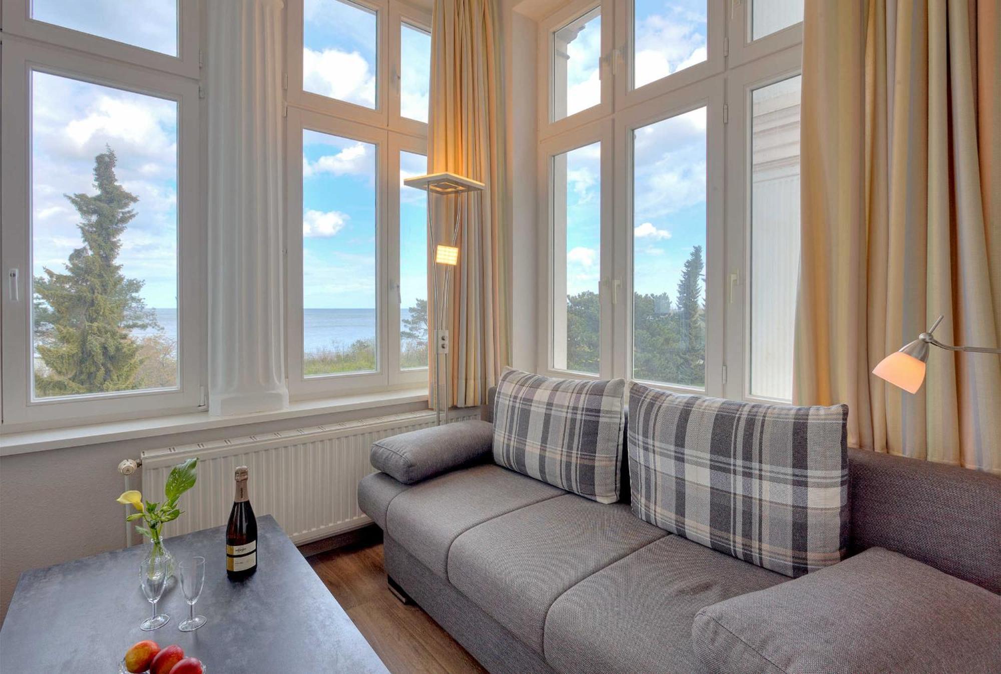 One-Bedroom Apartment Balcony,1578359624:JPEG