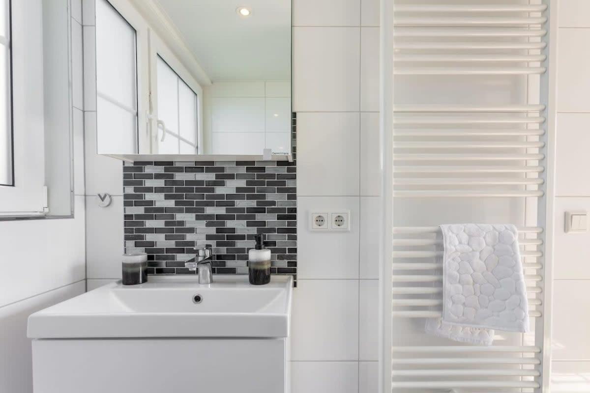 Holiday Home,1578834167:JPEG