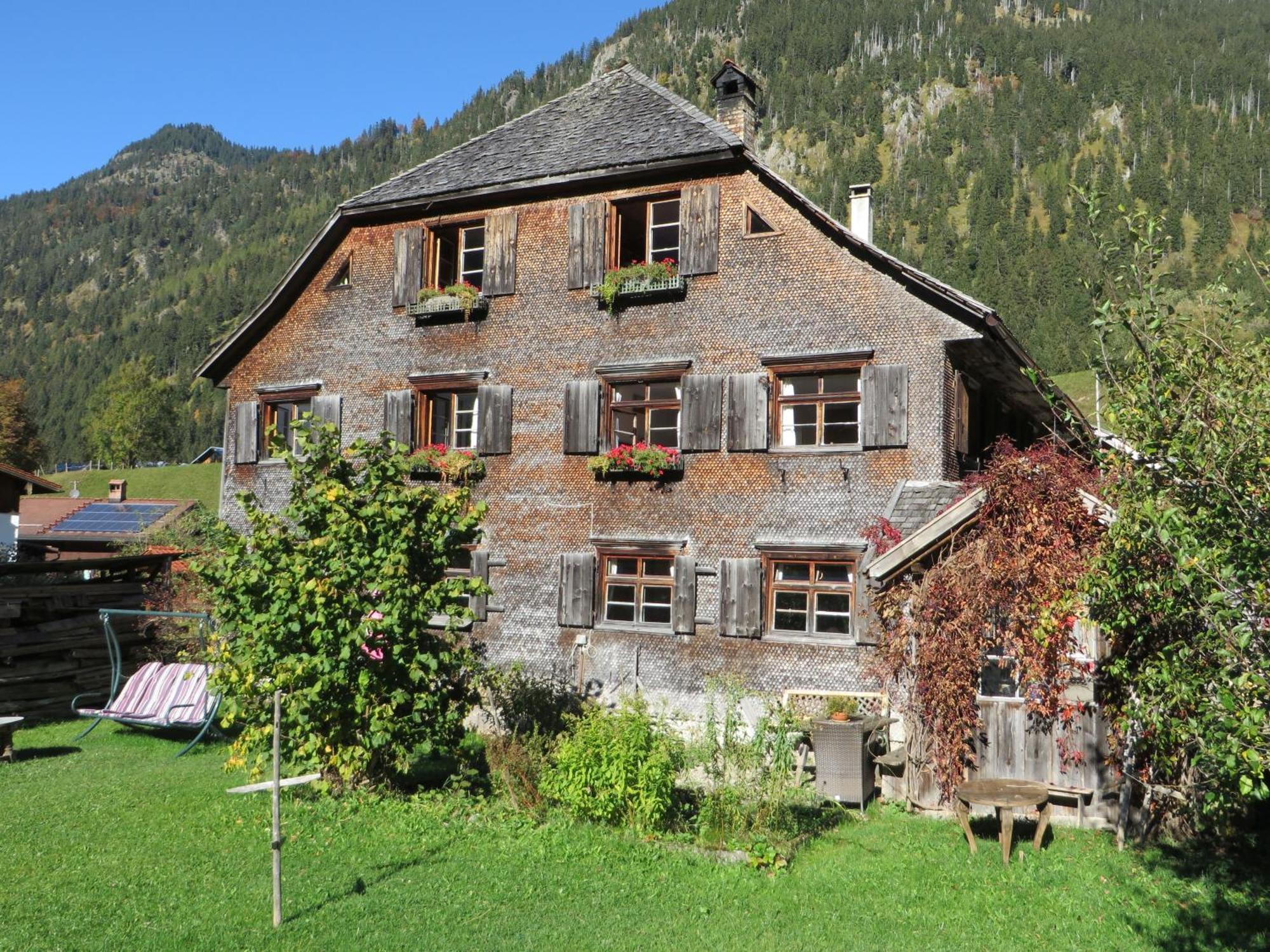 Five-Bedroom House,1585198748:JPEG