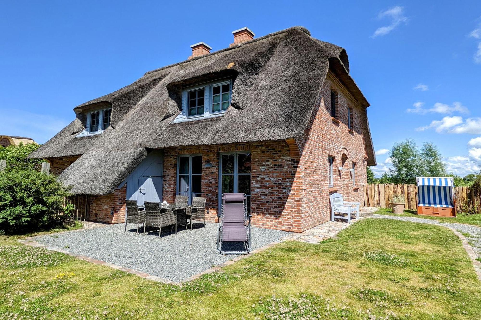 Holiday Home,1586278912:JPEG