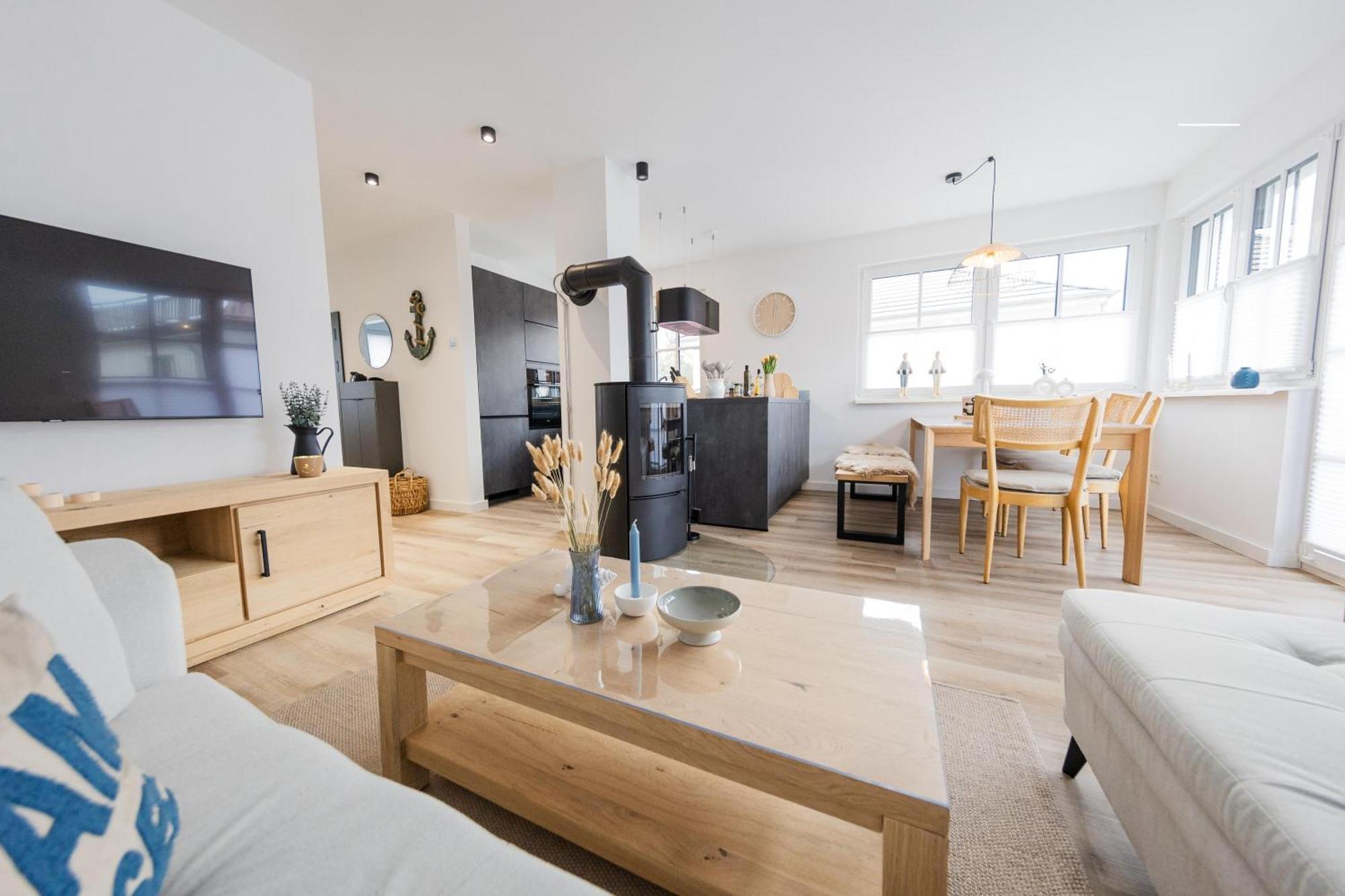 Holiday Home,1587028774:JPEG