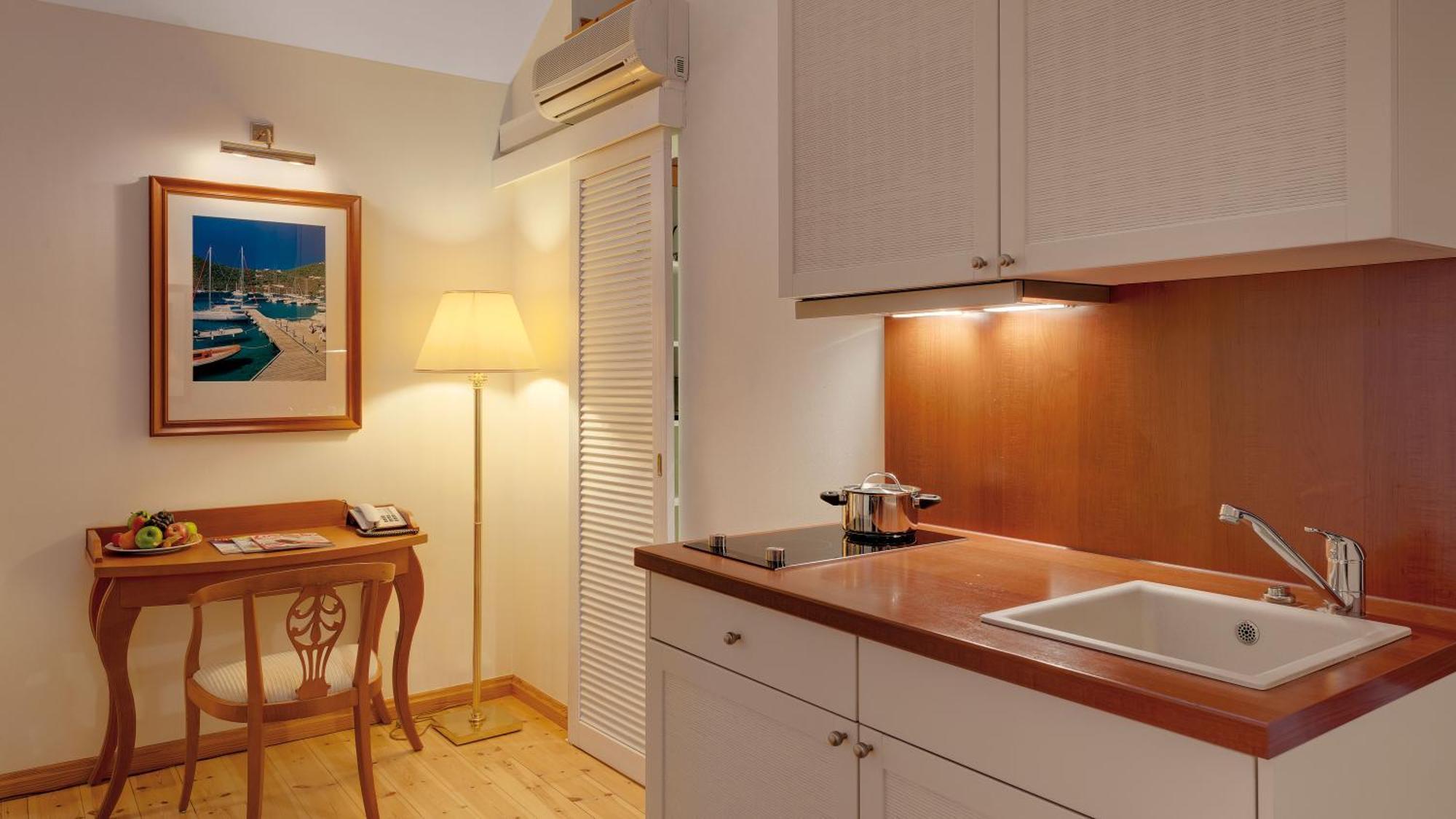 Apartment with Balcony,1588036549:JPEG