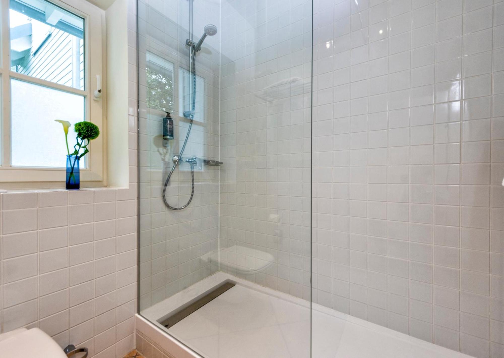 Studio,1658800849:JPEG