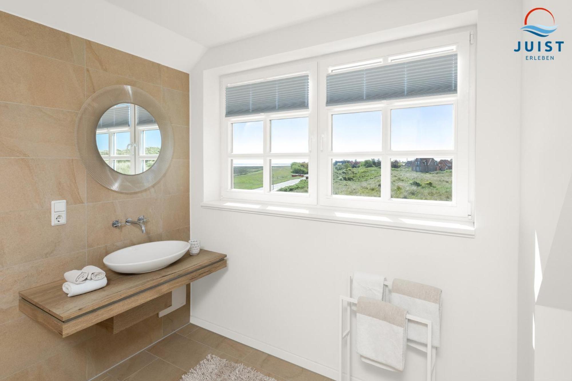 Holiday Home,1592789342:JPEG