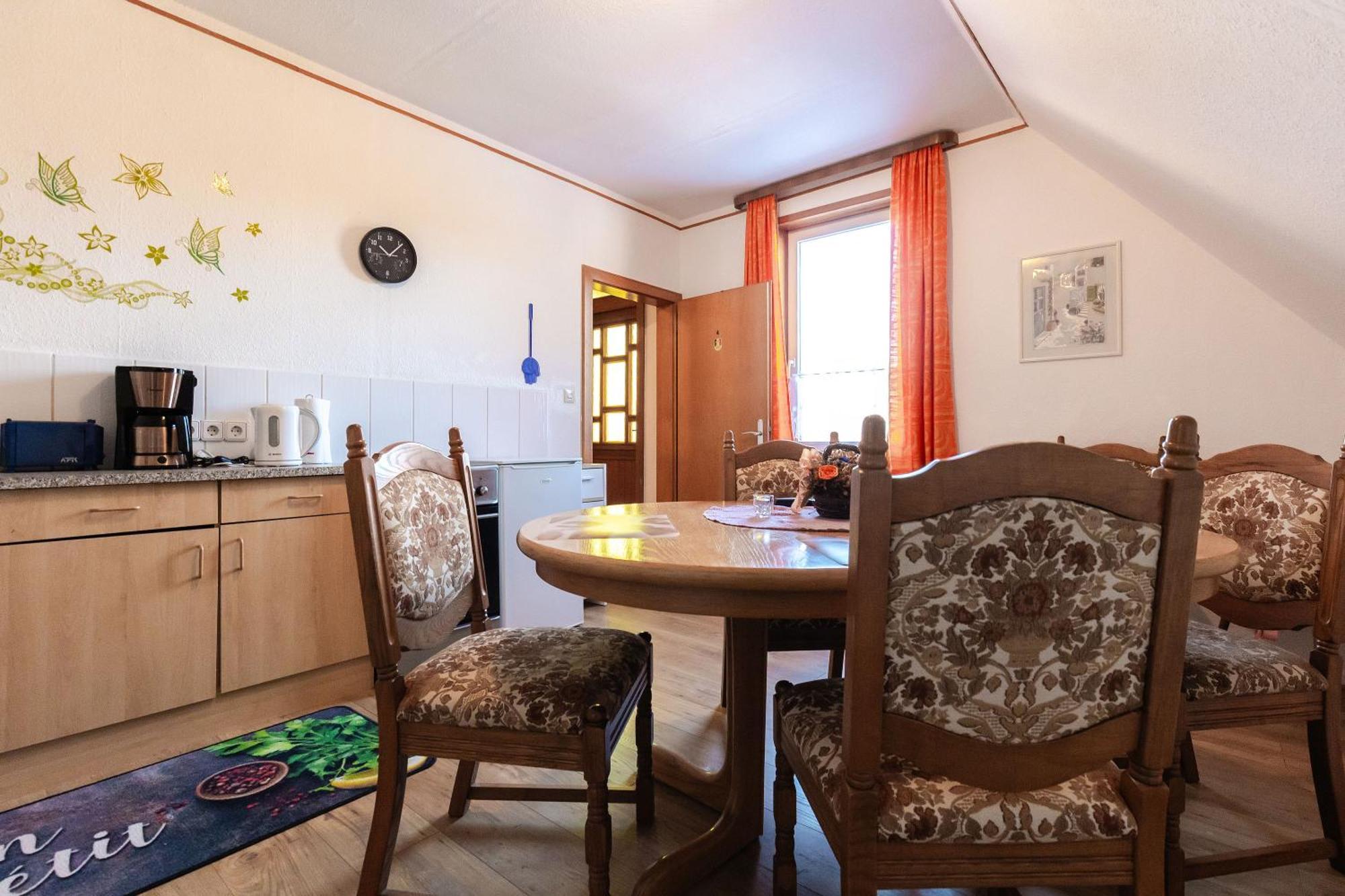 Three-Bedroom Apartment High Floor,1599262867:JPEG