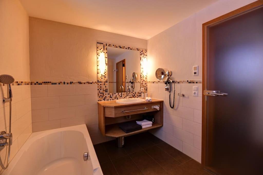 Five-Bedroom House,1601493523:JPEG