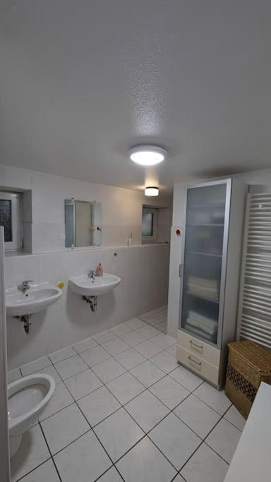 Eight-Bedroom House,1602048731:JPEG