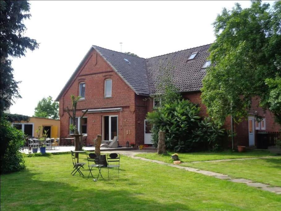 Eight-Bedroom House,1602048814:JPEG