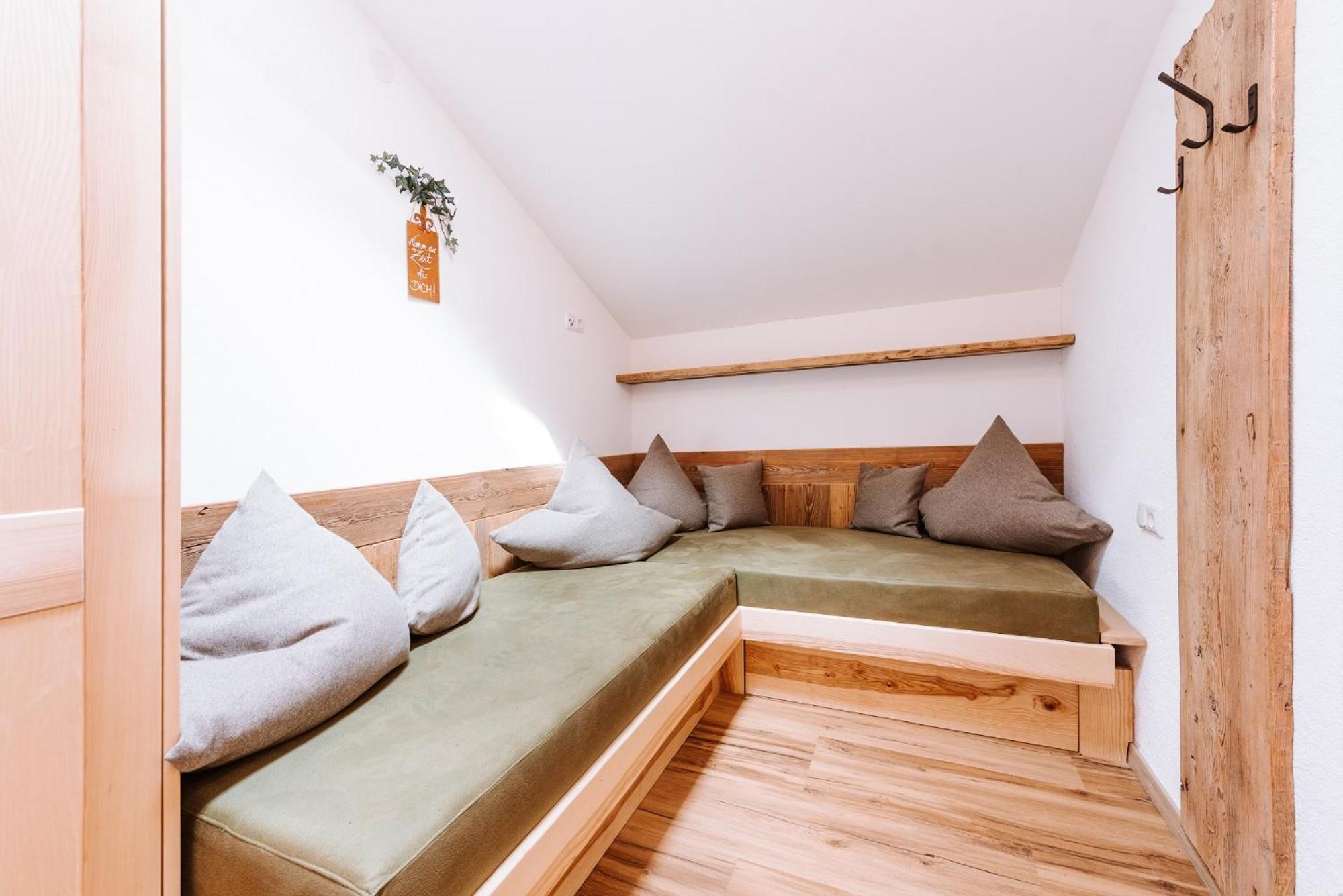 Family Room,1614815827:JPEG