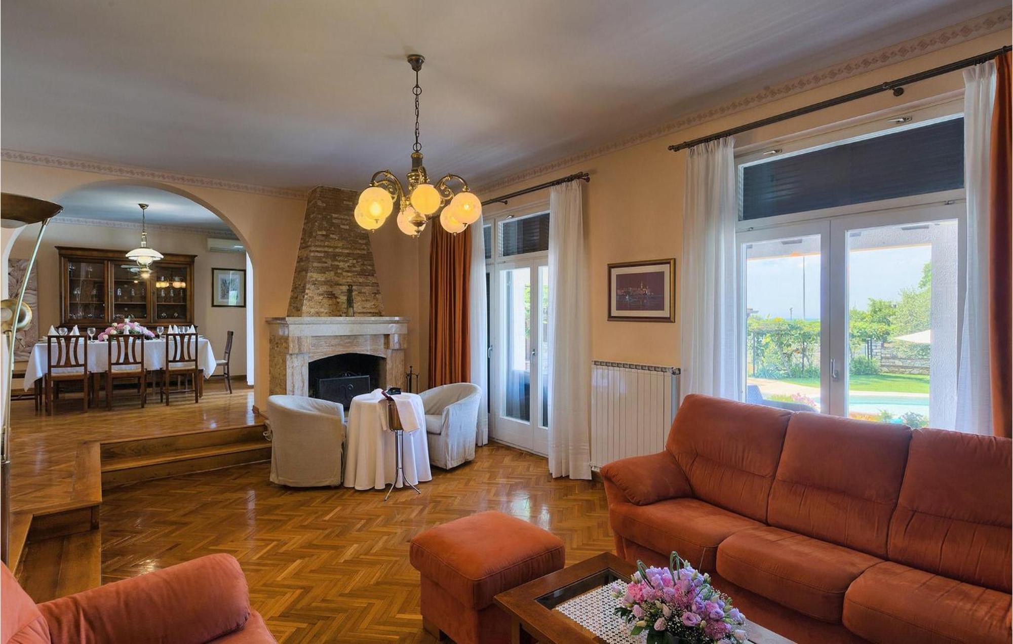 Five-Bedroom Holiday Home,1623185704:JPEG