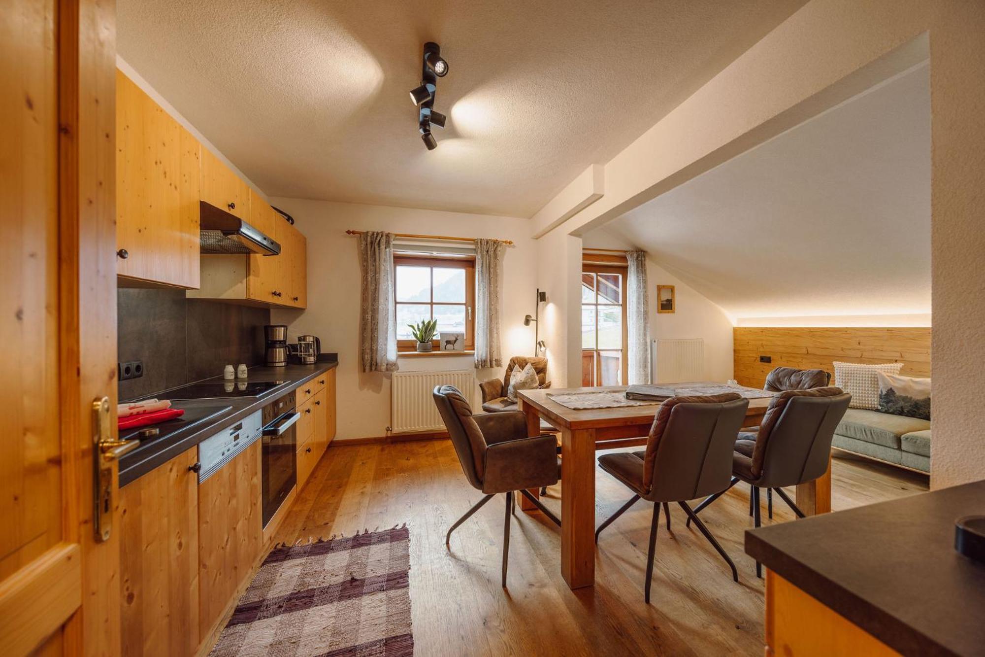 Three-Bedroom Apartment,1642320563:JPEG