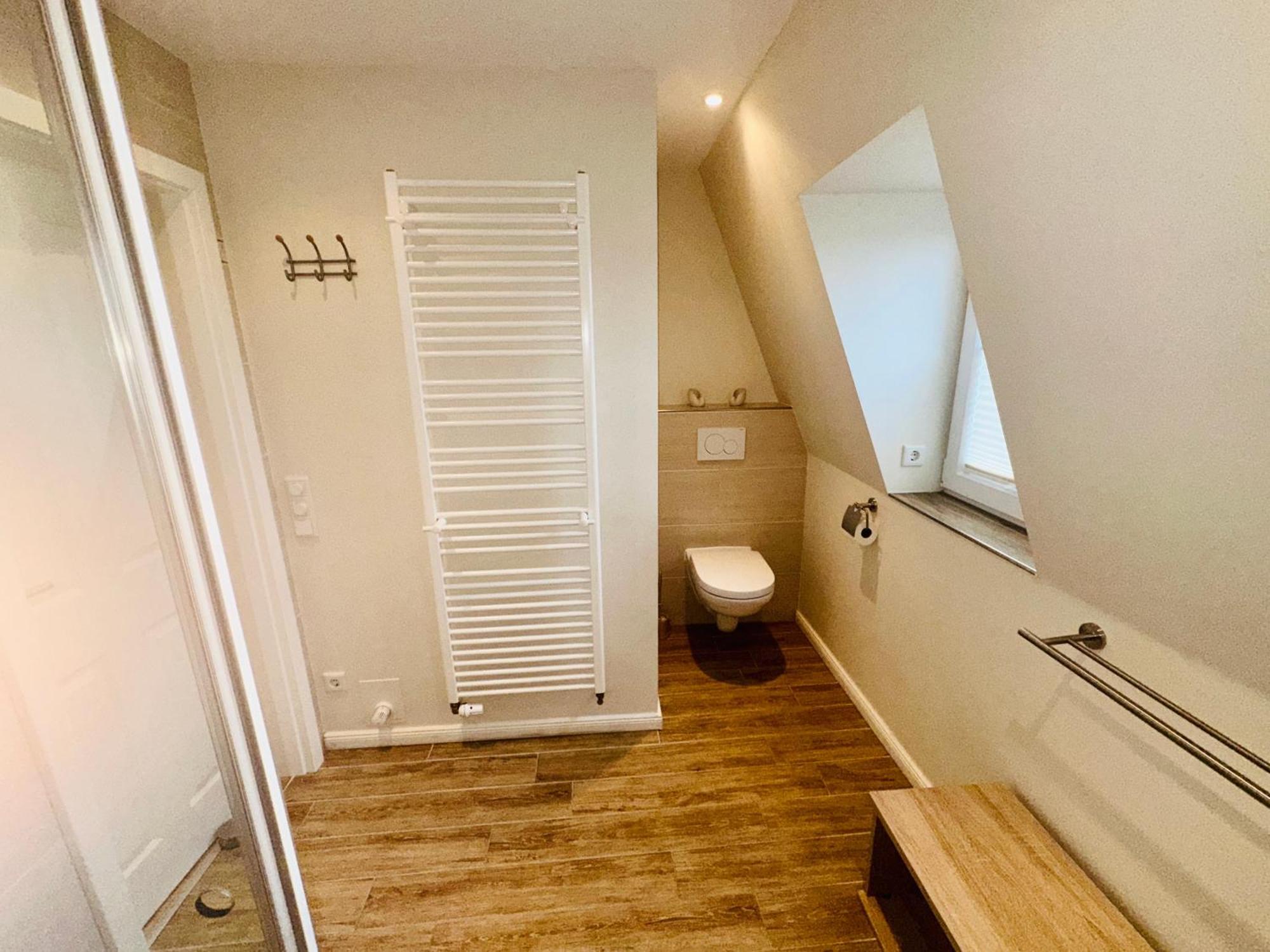 Three-Bedroom House,1644961182:JPEG