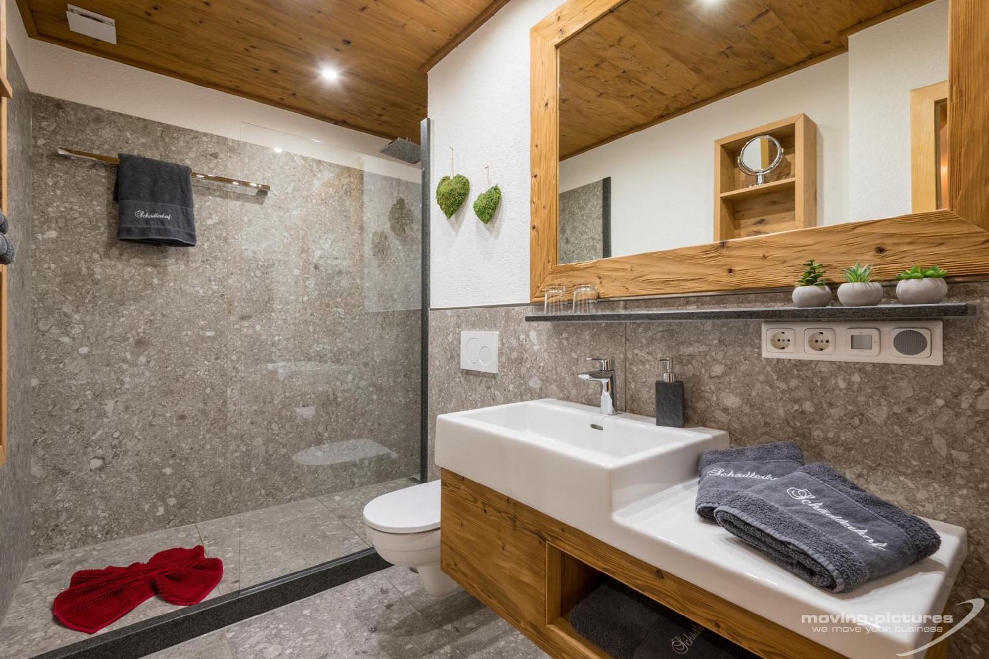 Apartment Shower,1646324284:JPEG