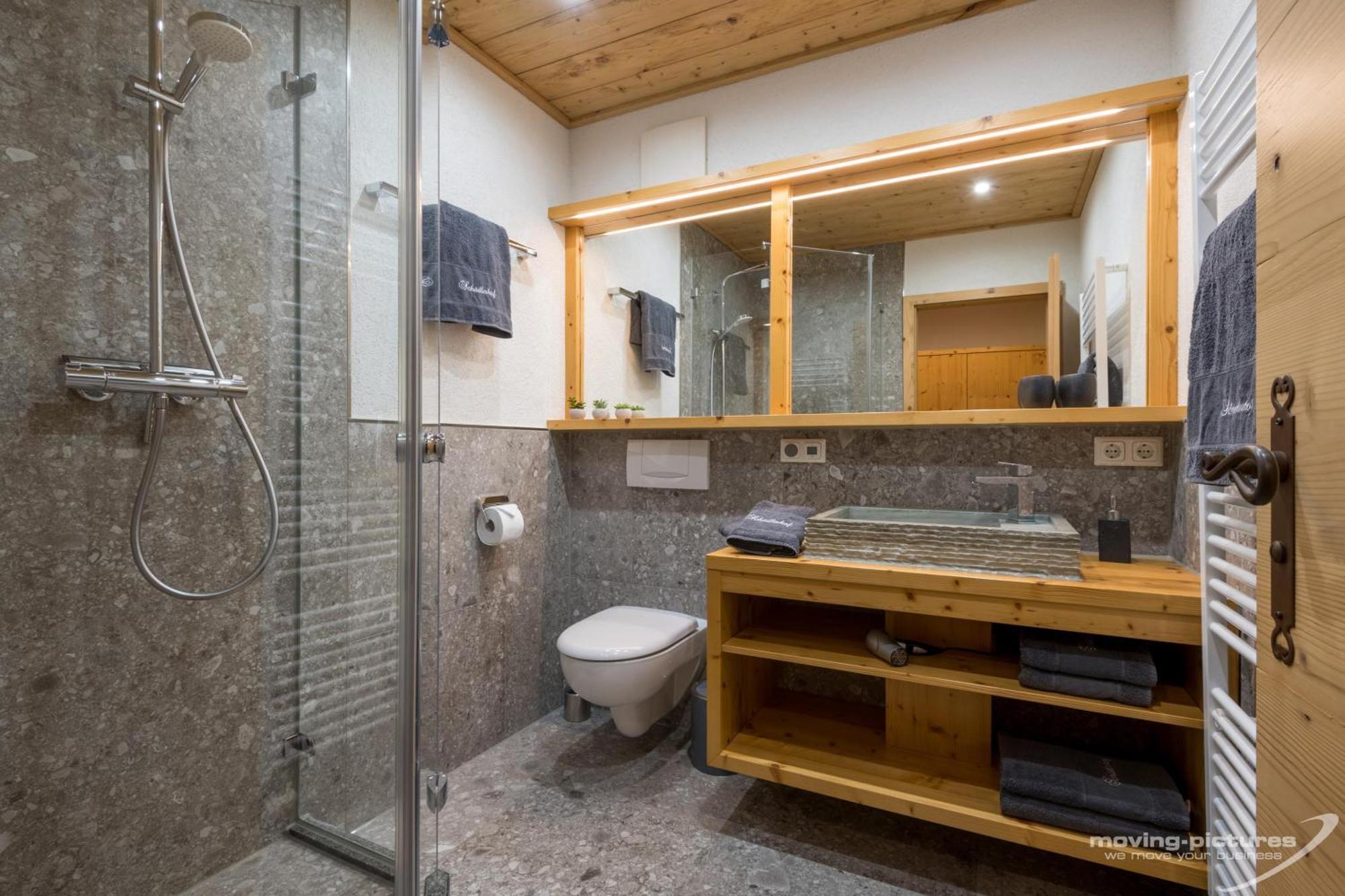 Apartment Bathroom,1646324295:JPEG