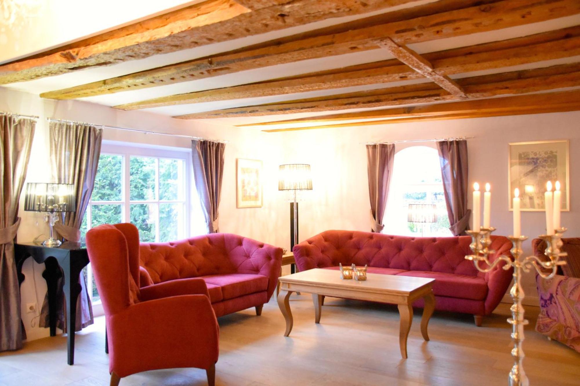 Holiday Home,1647556045:JPEG