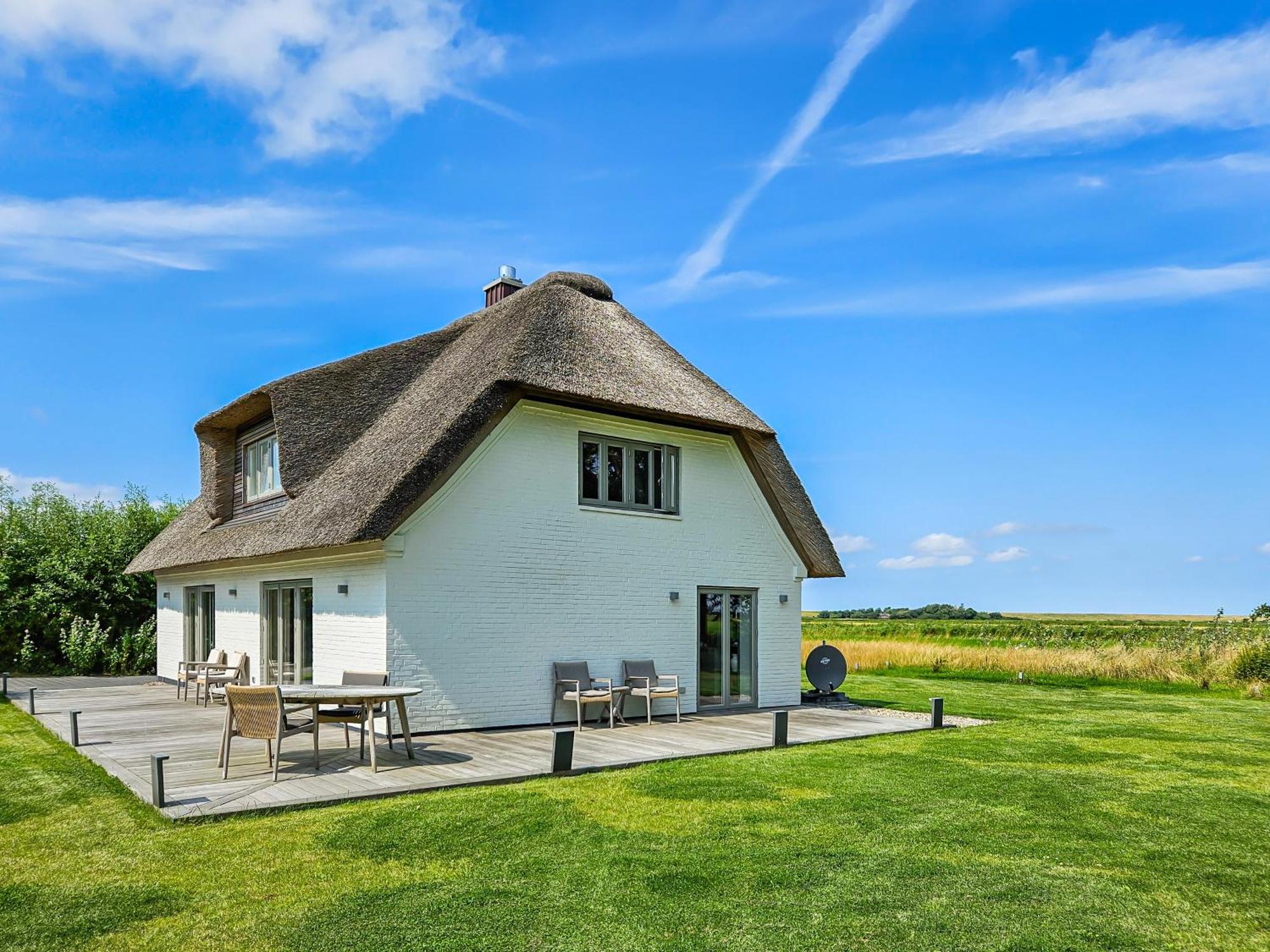 Holiday Home,1653065802:JPEG