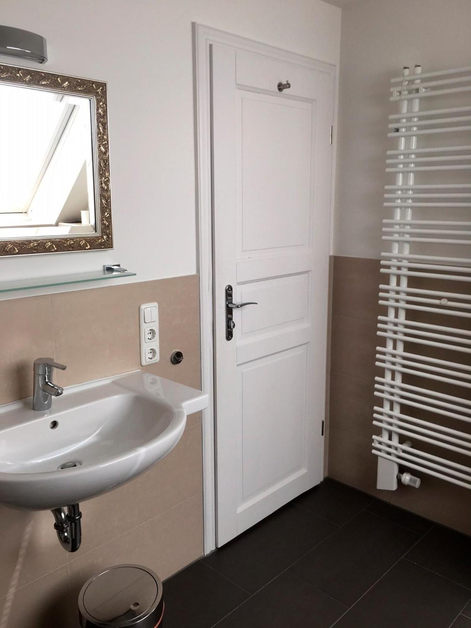 Holiday Home,1648985186:JPEG