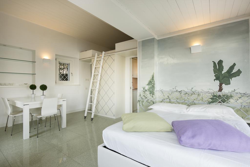 Holiday Home,164154387:JPEG