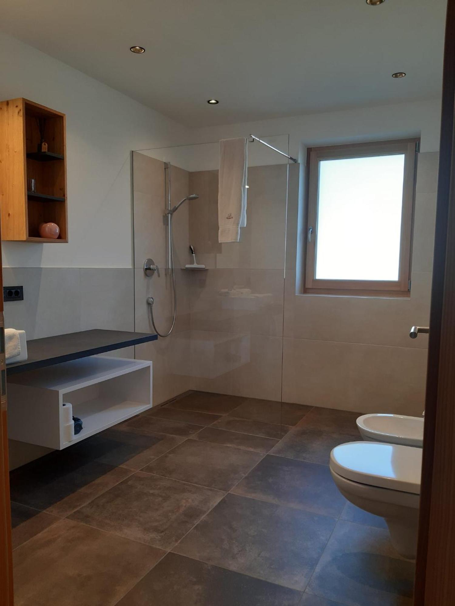 Deluxe Studio,1649988500:JPEG