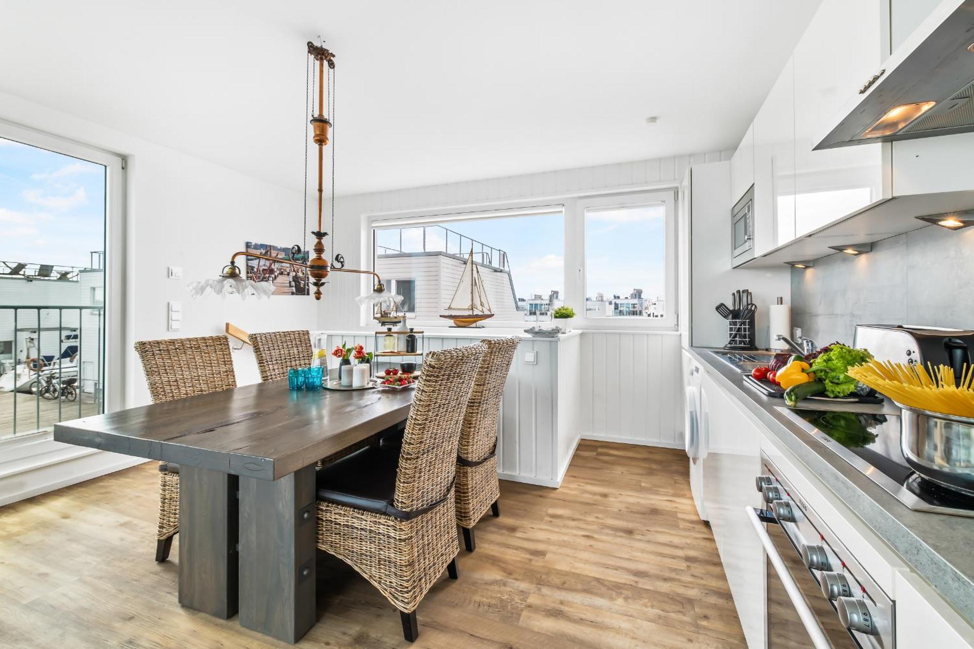 Holiday Home,1654329529:JPEG