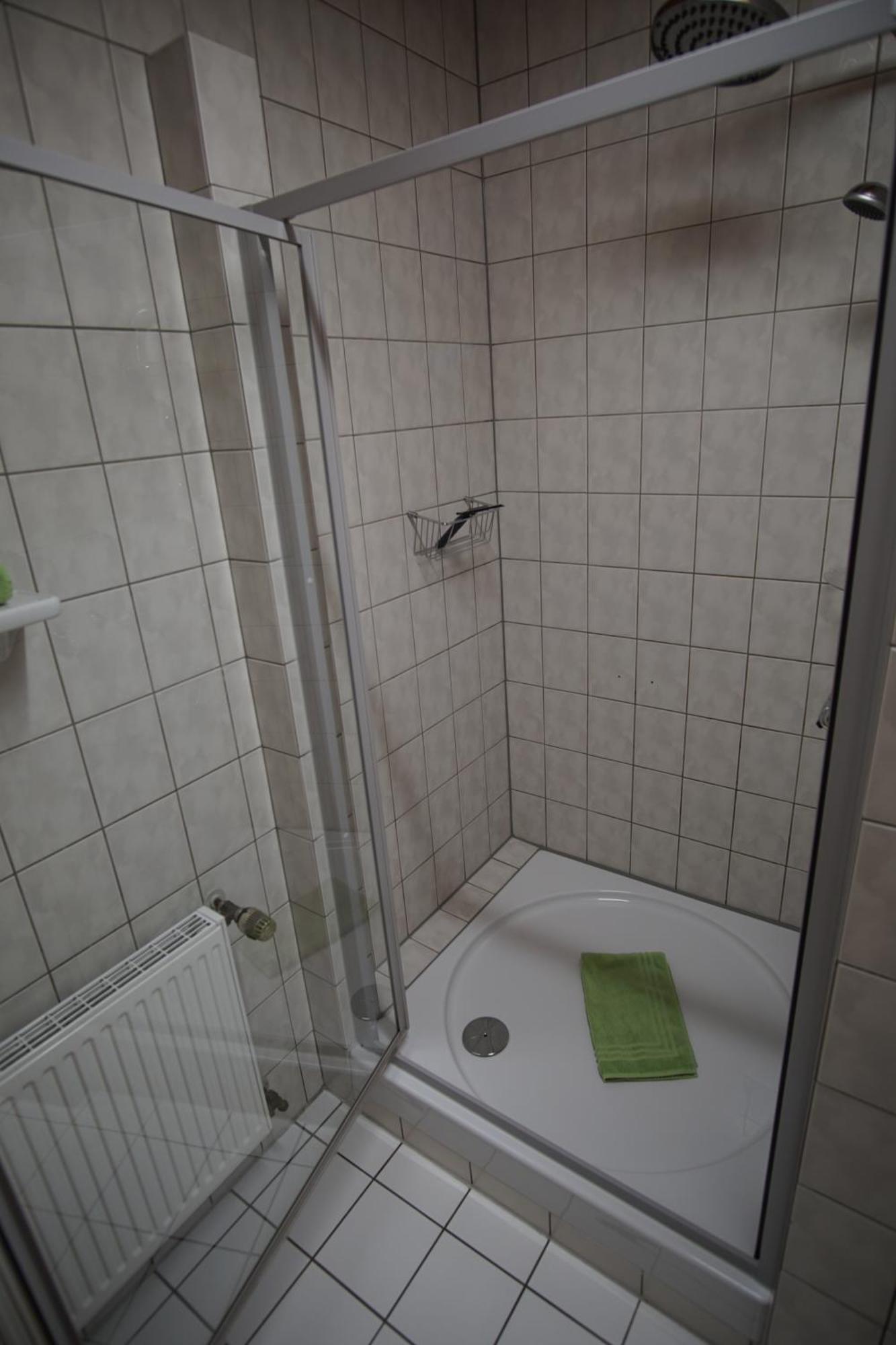 Six-Bedroom House,1654879061:JPEG