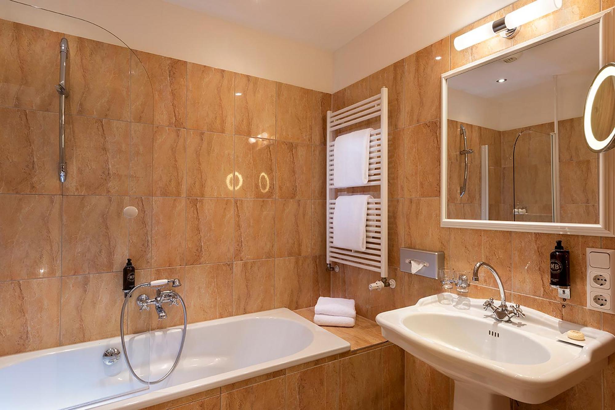 Two-Bedroom Suite,1658800825:JPEG