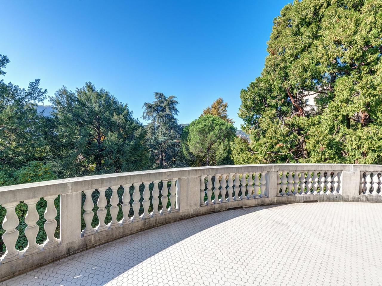 Suite mit Kingsize-Bett und Balkon