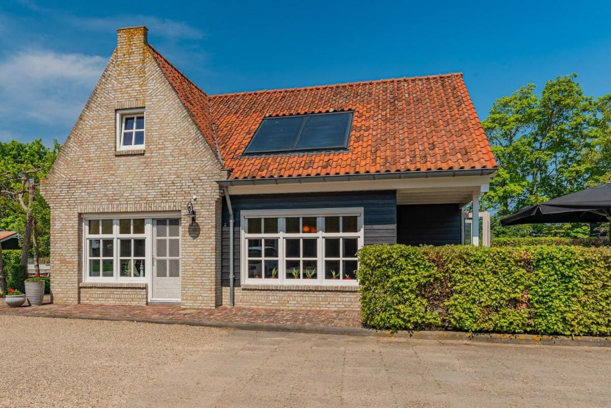 Two-Bedroom House,1669427823:JPEG