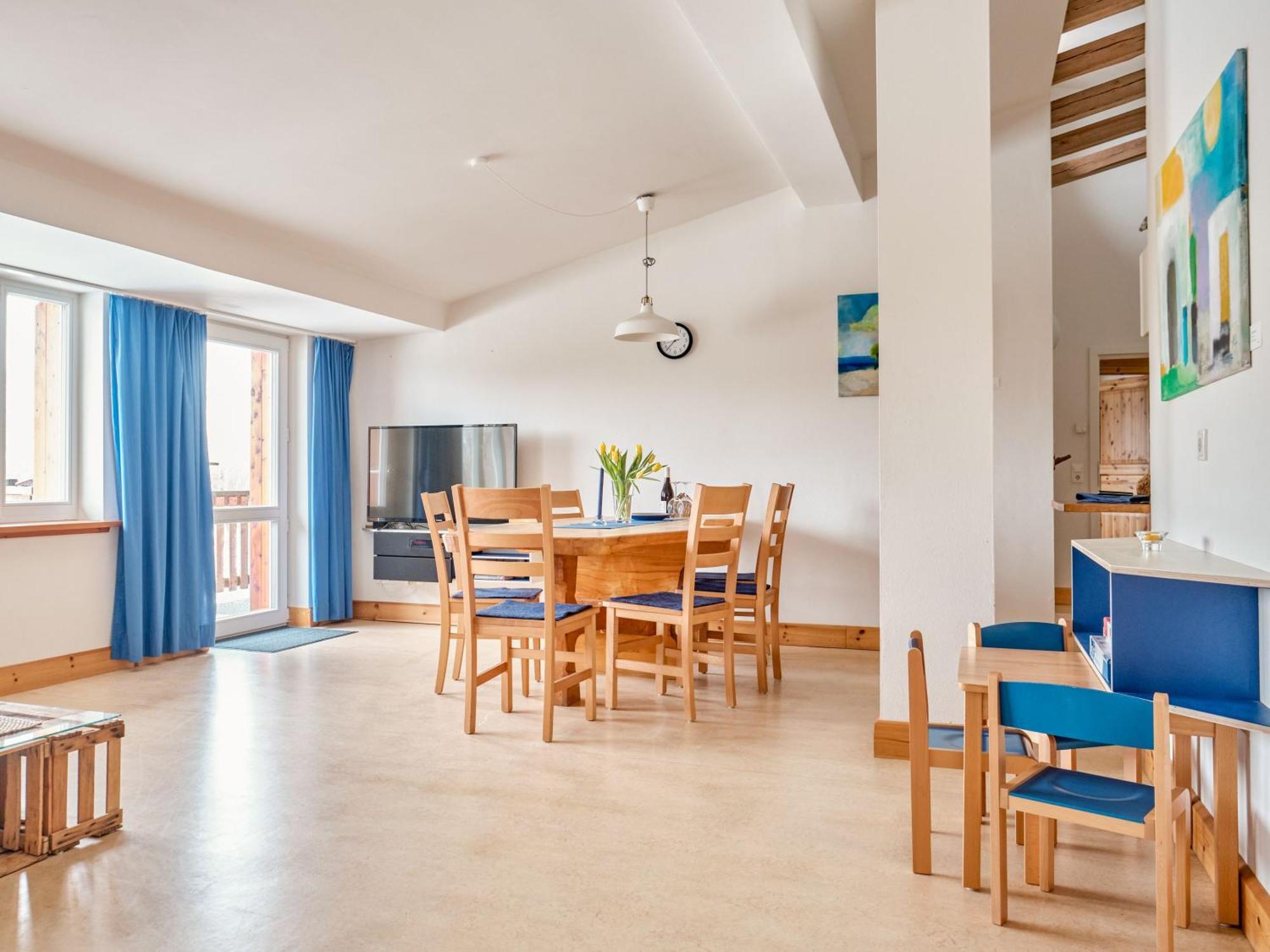 Three-Bedroom Apartment,1670730707:JPEG