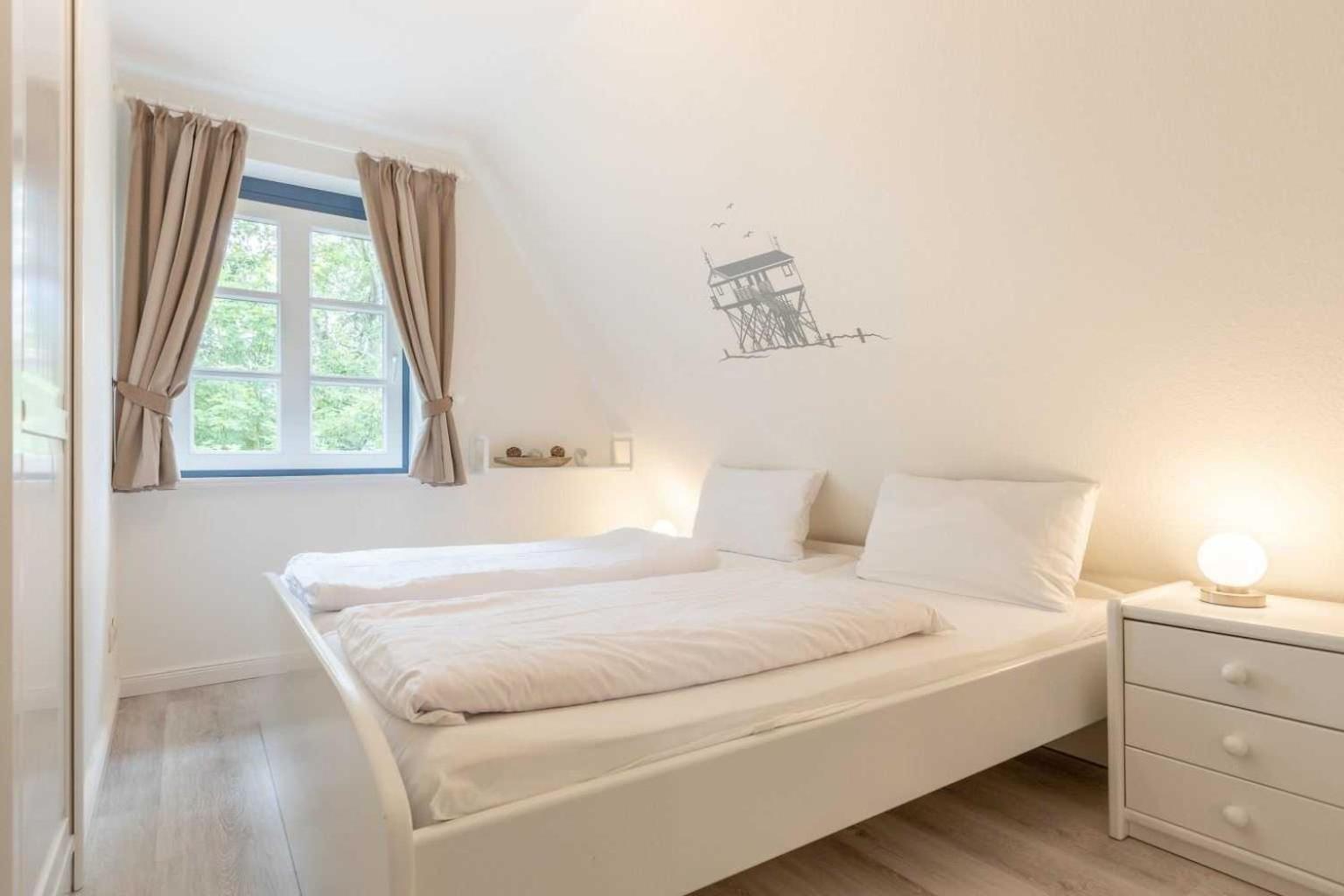 Three-Bedroom House,1670937917:JPEG