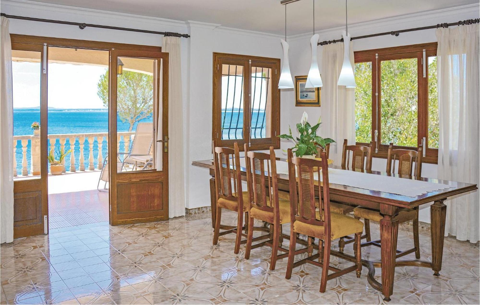 Six-Bedroom Holiday Home,1671392376:JPEG