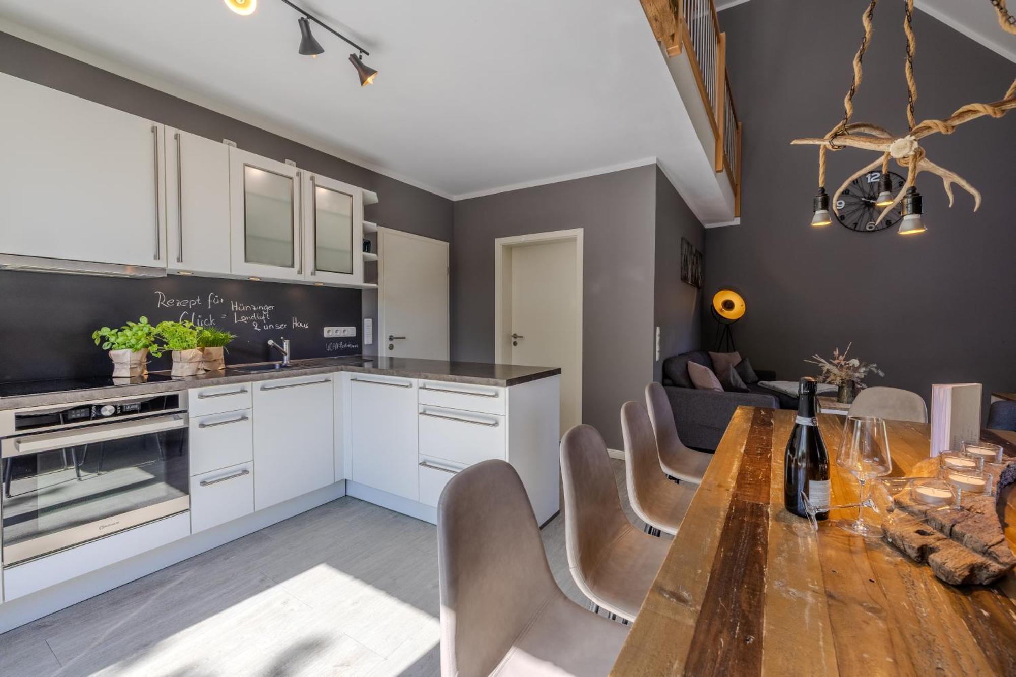 Holiday Home,1676808787:JPEG