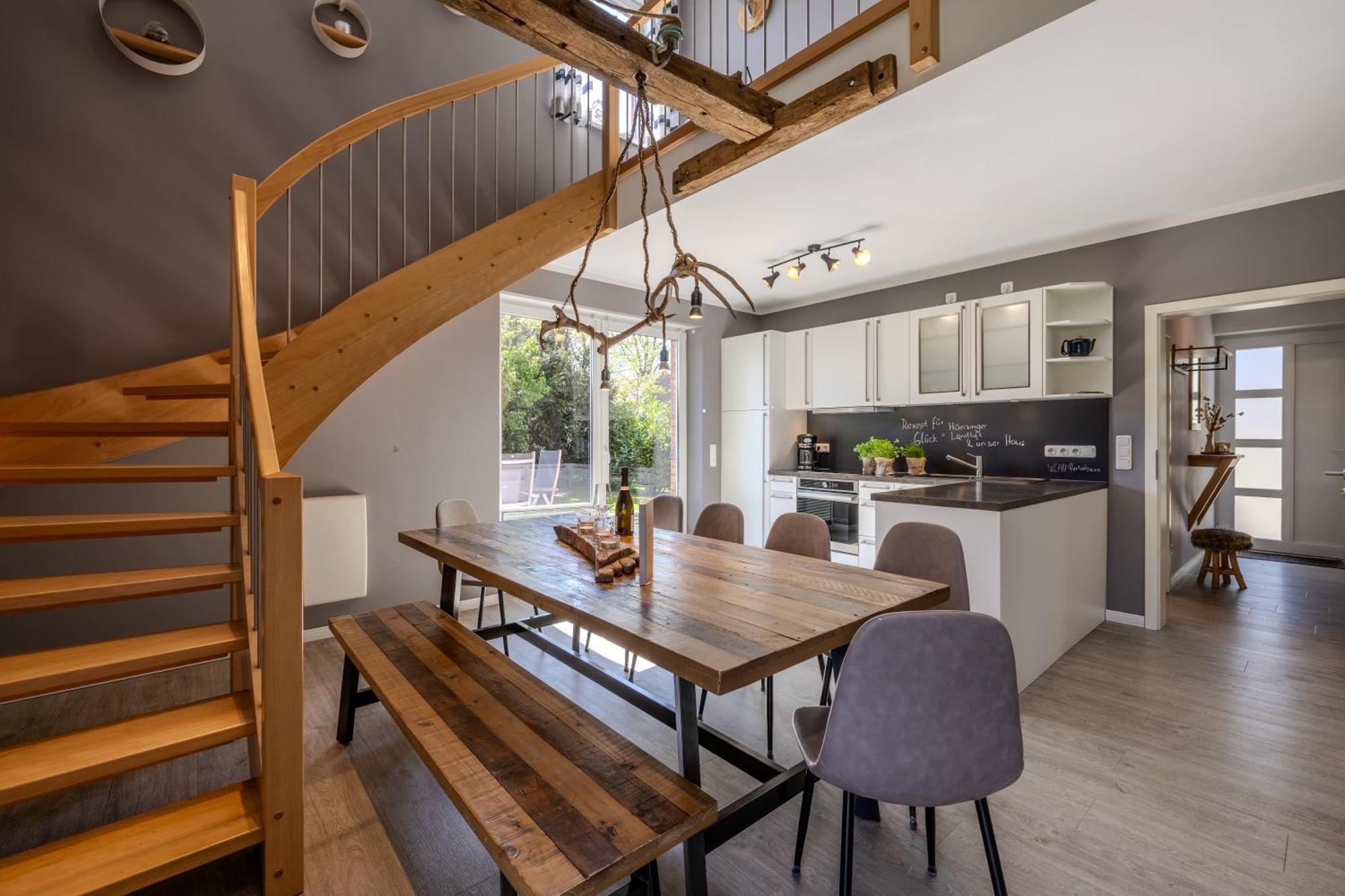 Holiday Home,1676808799:JPEG