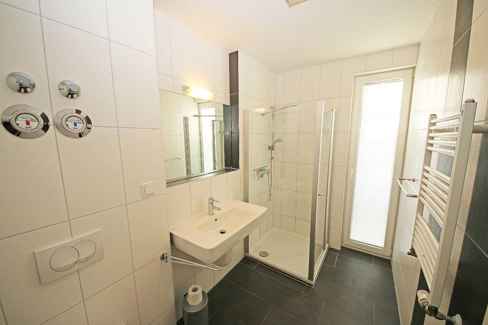 One-Bedroom Apartment with Balcony,1685093630:JPEG