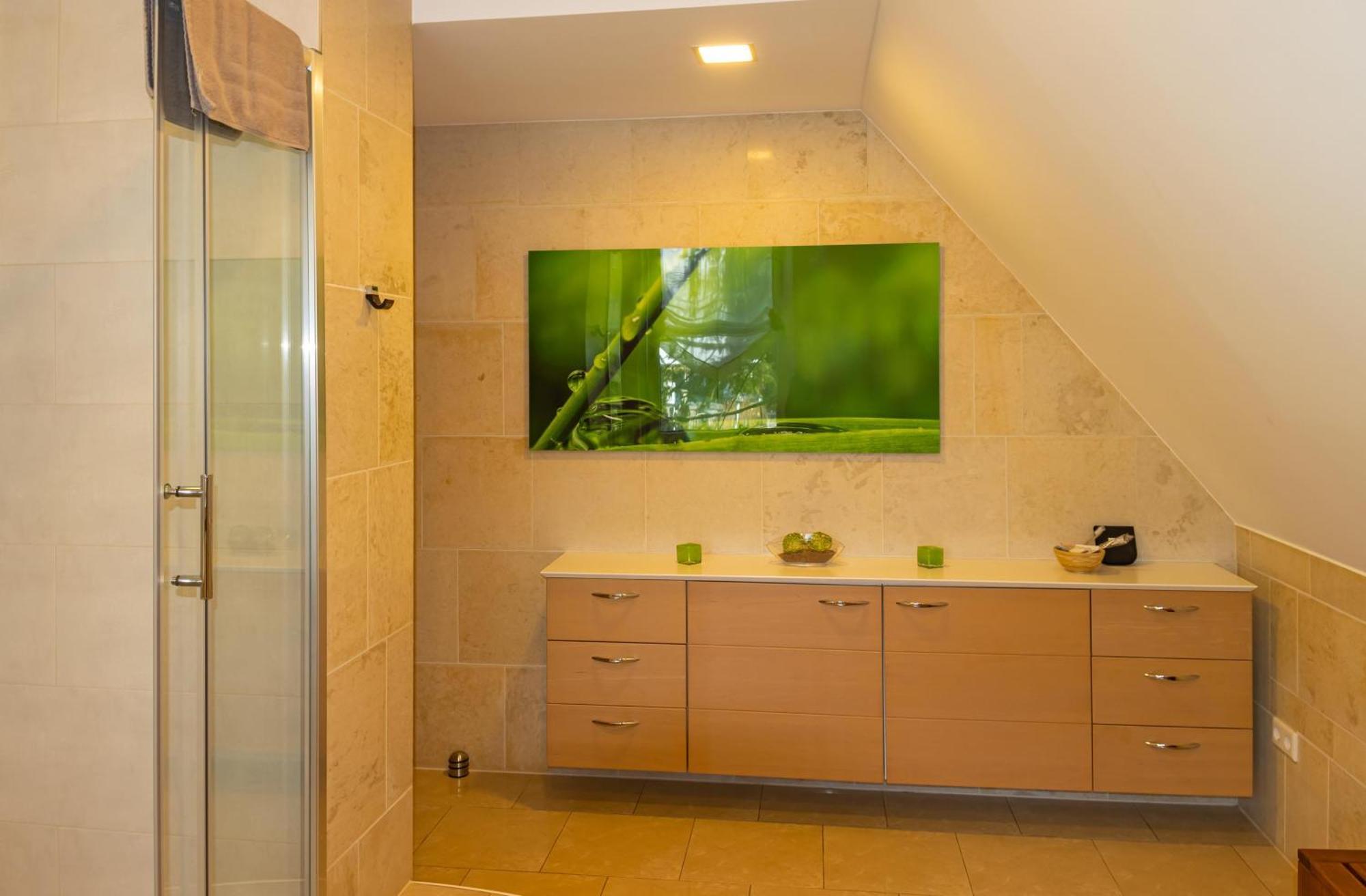 Holiday Home with Shower,1693236285:JPEG